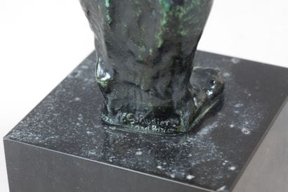 Auguste RODIN 

Nu féminin debout, bras croisés....