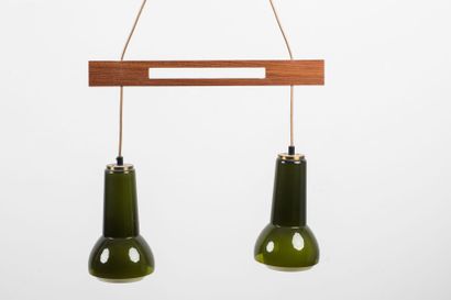 Circa 1960. 

Suspension en teck avec 2 diffuseurs...