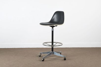 Charles et Ray EAMES

Architecte, 1960. 

Chaise...