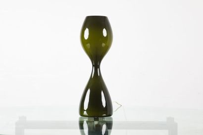 Circa 1960 

Lampe à poser de forme diabolo...