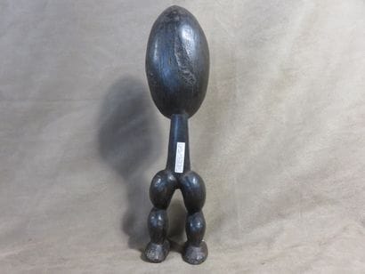 Spoon. The spoon is carried by two legs....