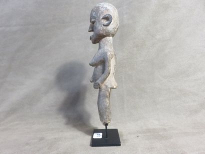 Fétiche Bateba. Ces statuettes étaient consacrées...