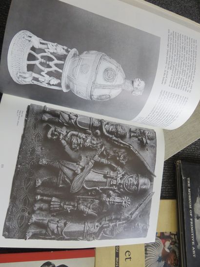 9 livres : L’art nègre René Rasmussen 1951 ;...