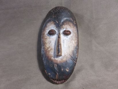 Mask with a heart-shaped face. The eyes are...