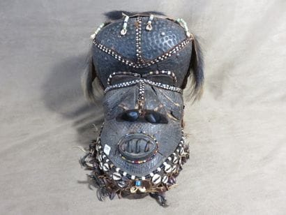 Masque heaume bwoom Il se caractérise par...