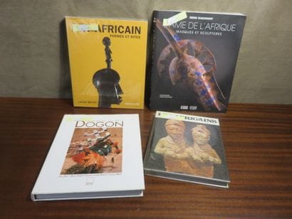 4 livres : Masques du pays dogon Alain Bilot...