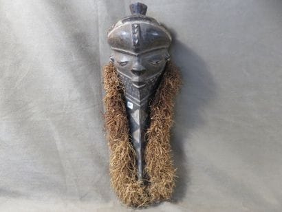 Masque de danse représentant une tête humaine...