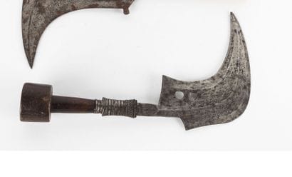 Trombash. Arme de prestige en forme de faucille...