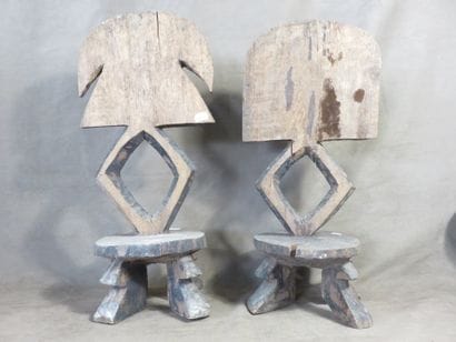 Deux sculptures dont la base est en forme...