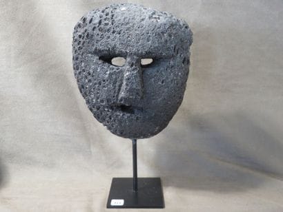 Mask with human face. Fossilized coral. Height:...