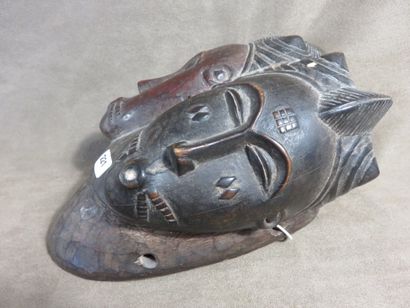 Masque de dance à double visage. Bois dur...