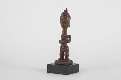 Bulenga. Statuette représentant un homme...