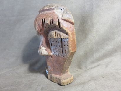 Masque de case. Bois polychrome. Hauteur :...