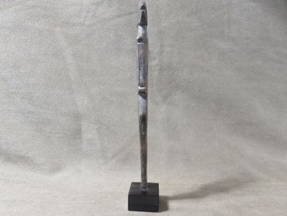 Petite poupée de médecine unijambiste. Bois...
