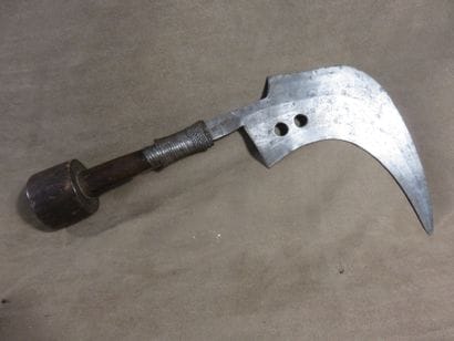 Trombash. Arme de prestige en forme de faucille...