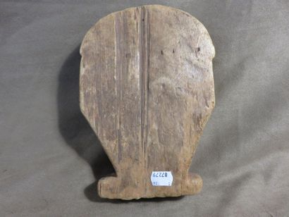 Masque de case. Bois polychrome. Hauteur :...