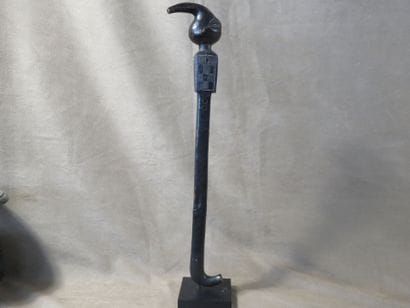 Sceptre de commandement. Le manche est cylindrique...