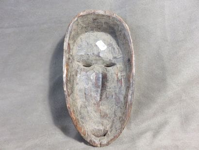 Mask with a heart-shaped face. The eyes are...