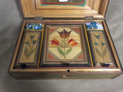 Coffret rectangulaire en bois comportant...