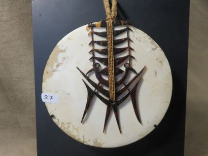 Kapkap, ornement pectoral des hommes d’importance,...