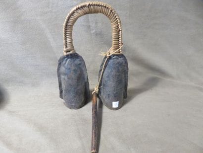 Deux gongs, un avec un manche (Longueur :...