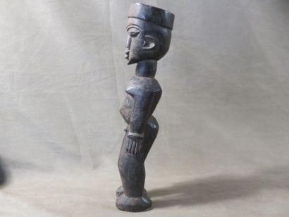 Fétiche Bateba. Ces statuettes étaient consacrées...
