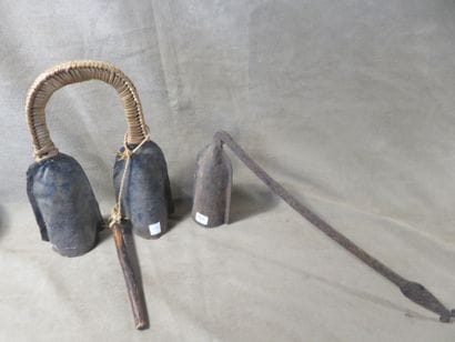 Deux gongs, un avec un manche (Longueur :...