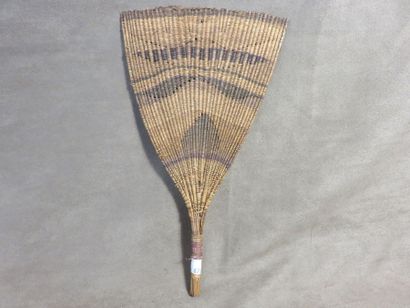 Eventail en fibre Hauteur : 32 cm. Iles Tonga...