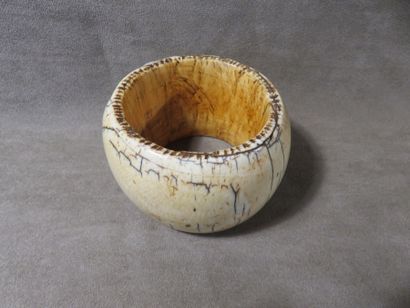 Bracelet de forme ronde. Ivoire (loxodonta...
