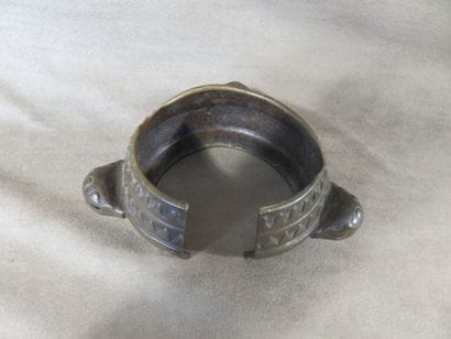 Un bracelet à sonnaille. Bronze. D. :16 cm....