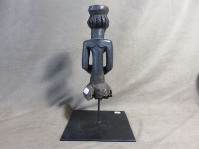 Fétiche masculin représenté en buste, il...