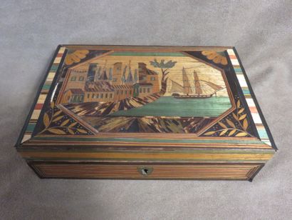 Coffret rectangulaire en bois comportant...