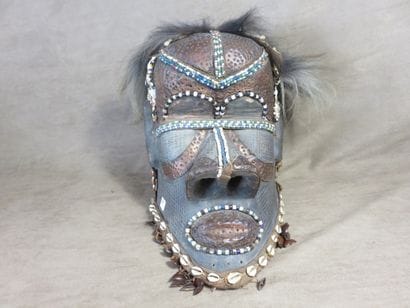 Masque heaume bwoom Il se caractérise par...