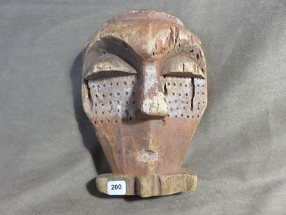 Masque de case. Bois polychrome. Hauteur :...