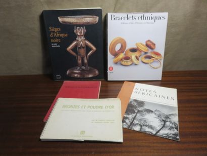 5 livres : Sièges d’afrique noire musée Barbier-Mueller...