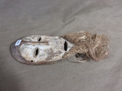 Masque au visage en forme de cœur. Barbe...