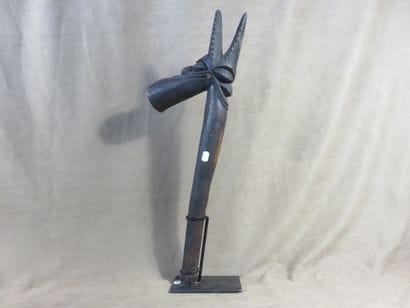 Pig stunner atata wantan, carved with two...