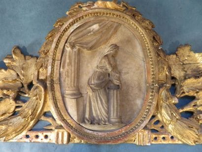 Miroir rectangulaire en bois et stuc doré...