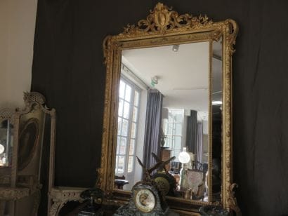Miroir rectangulaire à parecloses en bois...