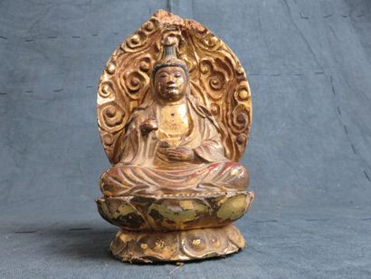 JAPON

Statuette en bois sculpté à traces...