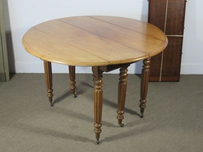 Table en acajou, plateau ouvrant par le milieu...