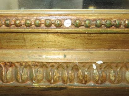 Miroir rectangulaire en bois et stuc doré,...