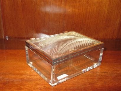 LALIQUE France

Boite en cristal pressé moulé...