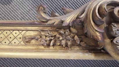 Paire de cantonnières en bois doré, mouluré...