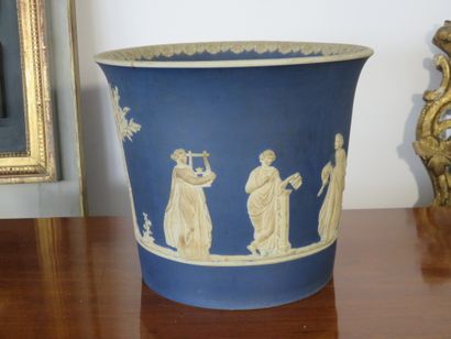 WEDGWOOD 

Important cache-pot en biscuit...