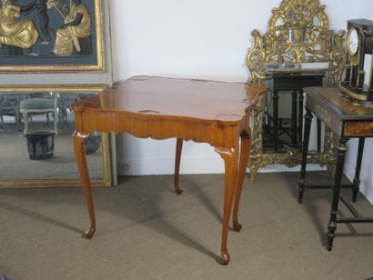 Table à jeux en acajou et placage d'acajou,...