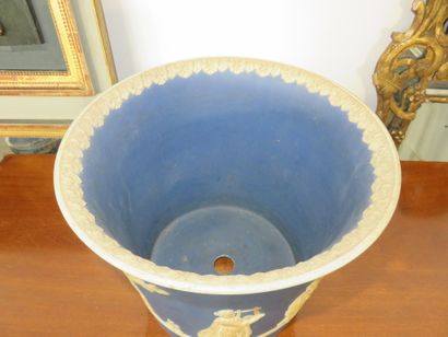 WEDGWOOD 

Important cache-pot en biscuit...