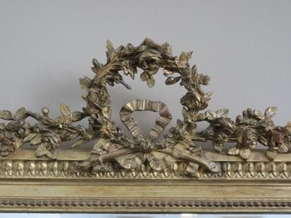 Miroir rectangulaire en bois et stuc doré,...