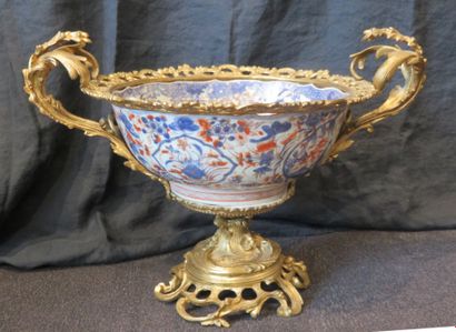 JAPON

Coupe en porcelaine à décor Imari,...