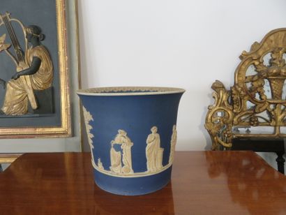 WEDGWOOD 

Important cache-pot en biscuit...